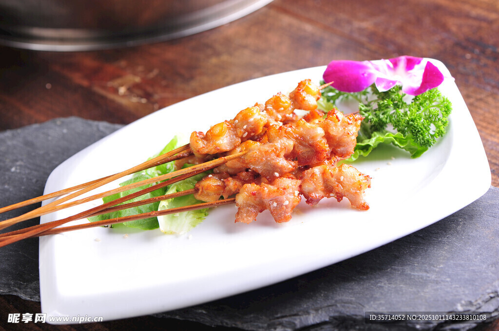 美味烤肉串摆盘精致