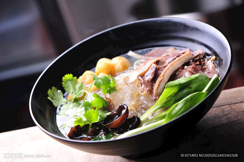 美味丰盛的特色汤面