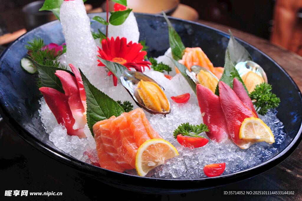 精致刺身拼盘尽显美味