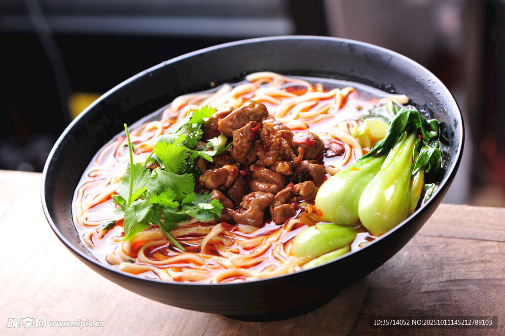 美味牛肉拉面诱人呈现