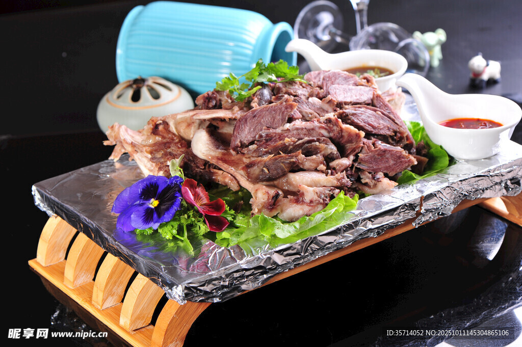 特色美味烤羊排拼盘