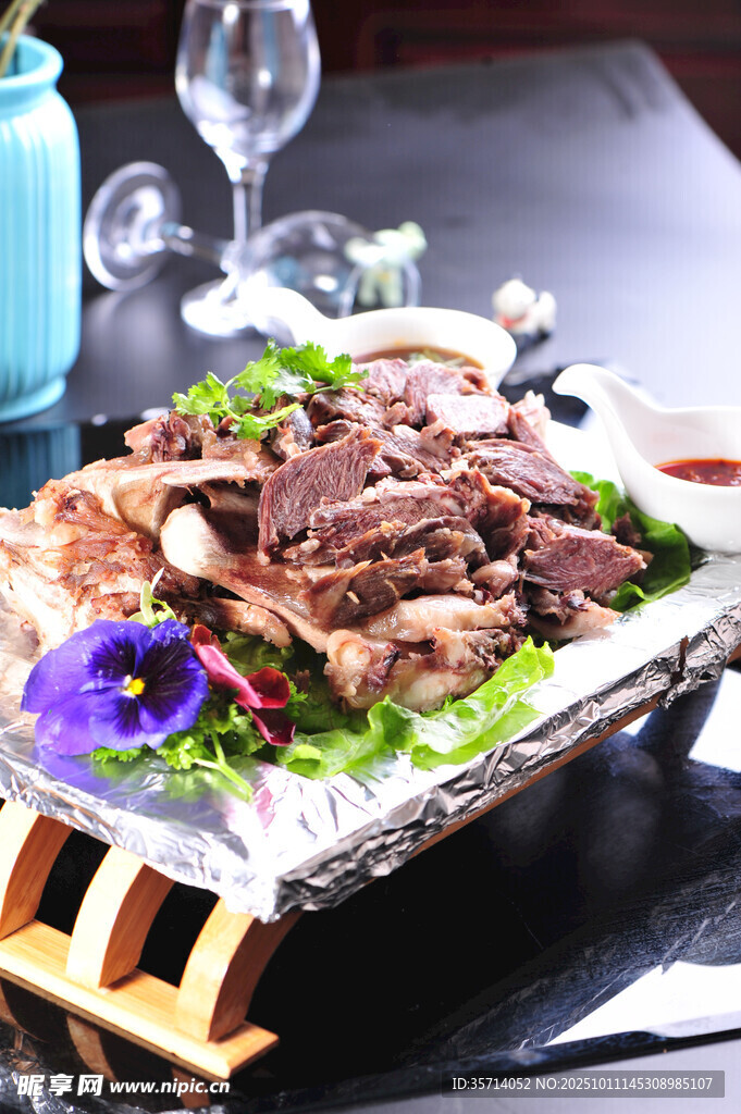 美味拼盘尽享特色佳肴