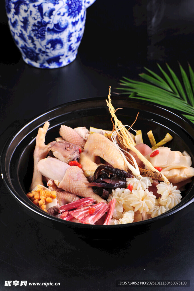 日式海鲜盖饭食材丰富