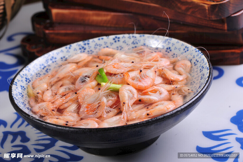 碗中鲜嫩虾仁色泽诱人