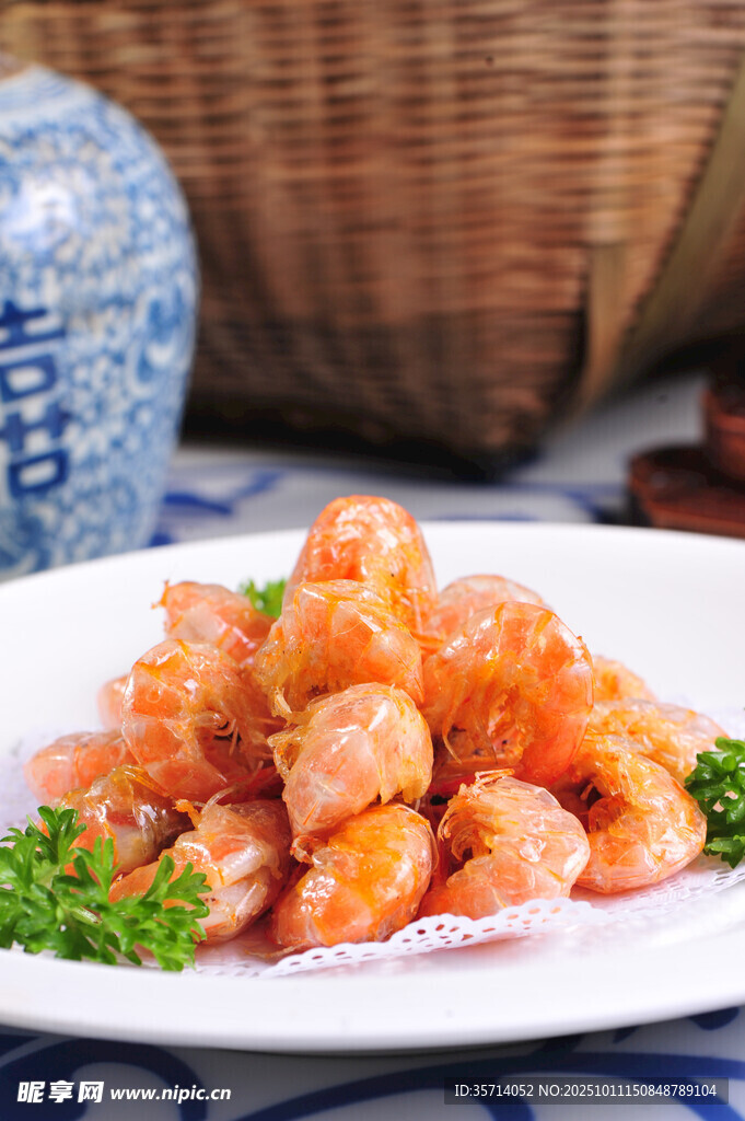 美味虾仁摆盘精致