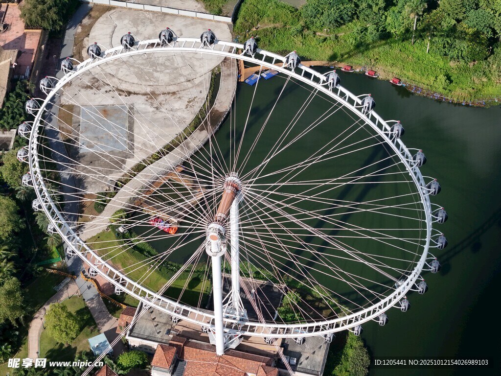 空中俯瞰的大型摩天轮欢乐海岸顺