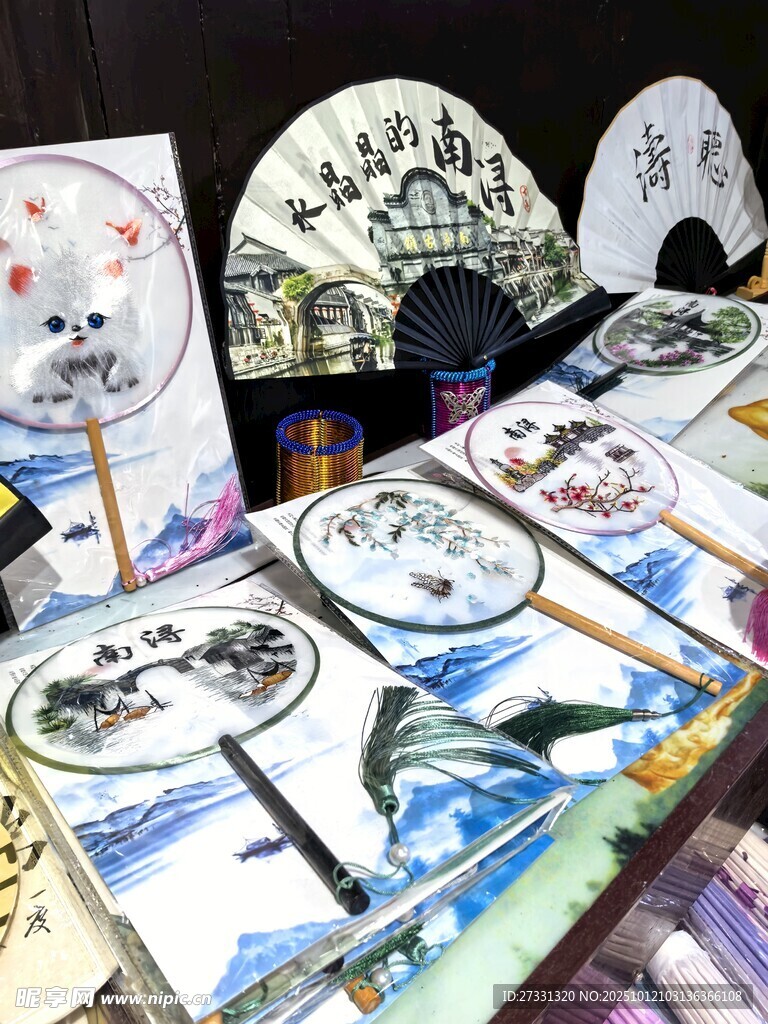 精美手绘折扇展示