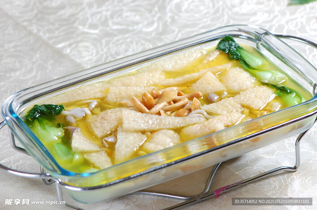 玻璃容器中的美味蔬菜料理