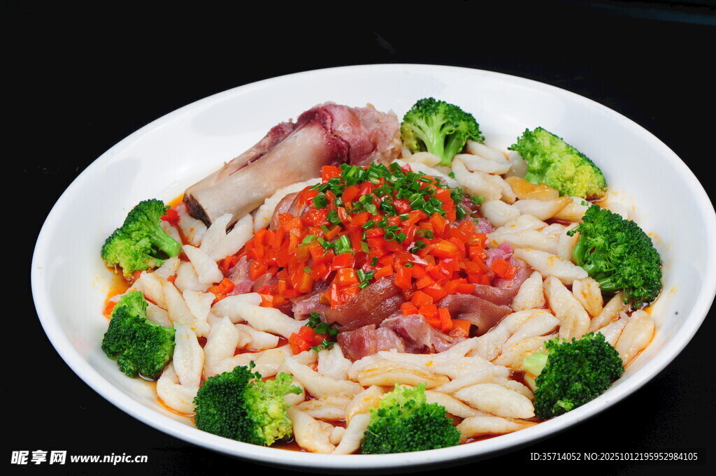 海鲜意面配蔬菜美味佳肴