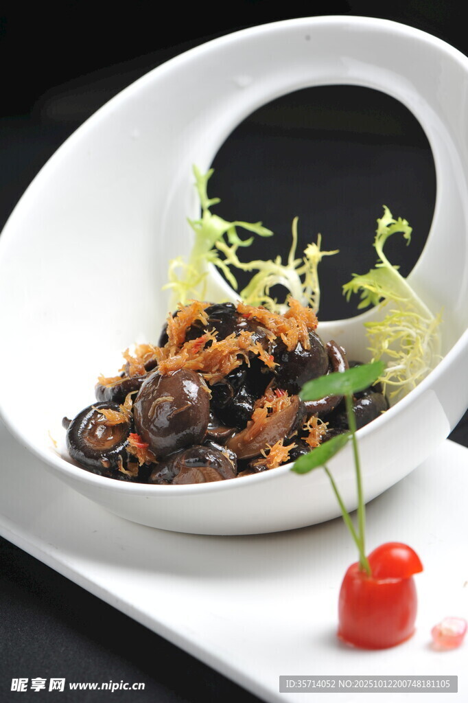 美味特色炒田螺摆盘精致