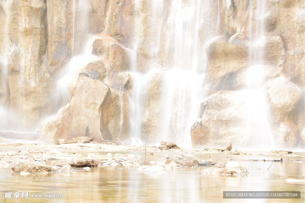 瀑布流水