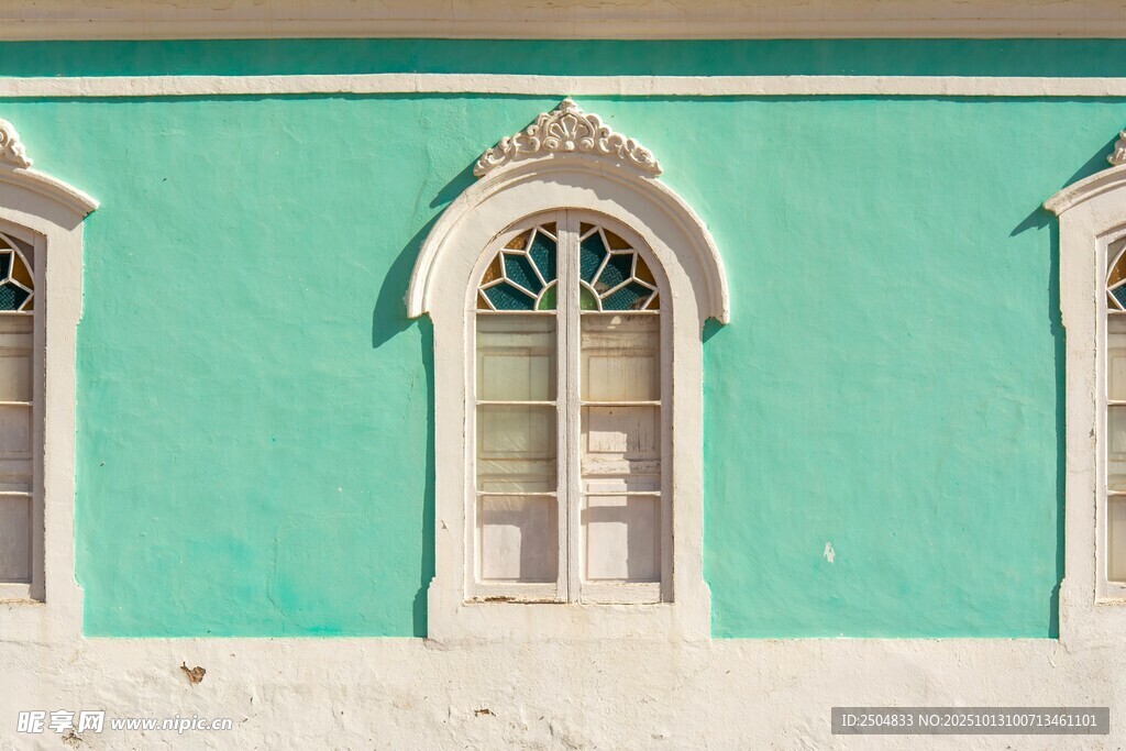 绿墙拱形窗建筑细节