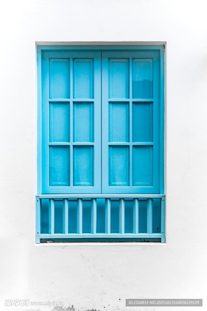蓝色复古窗户特写