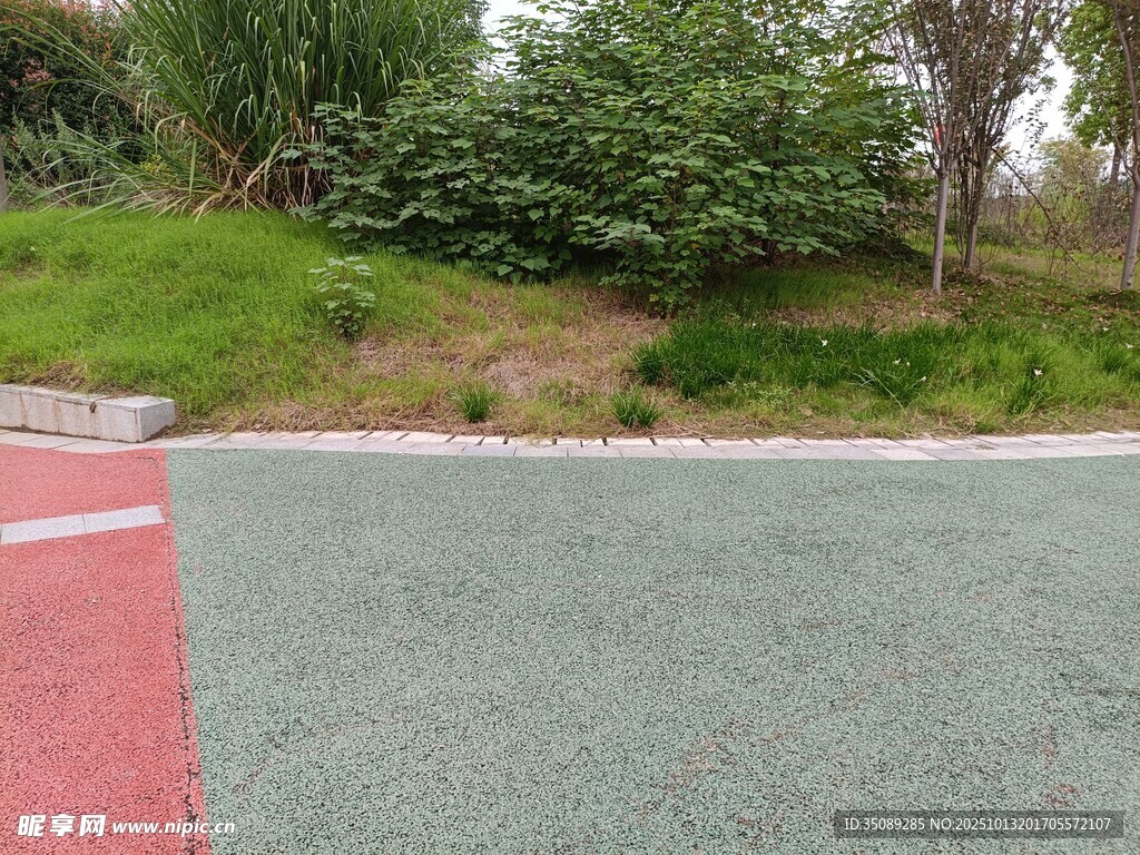 户外彩色运动场地景观