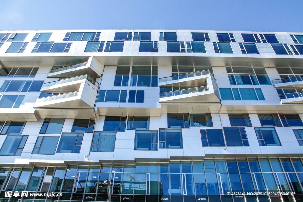 现代风格高层玻璃建筑