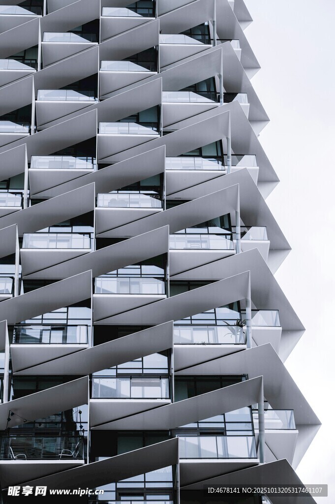 现代建筑独特几何外观