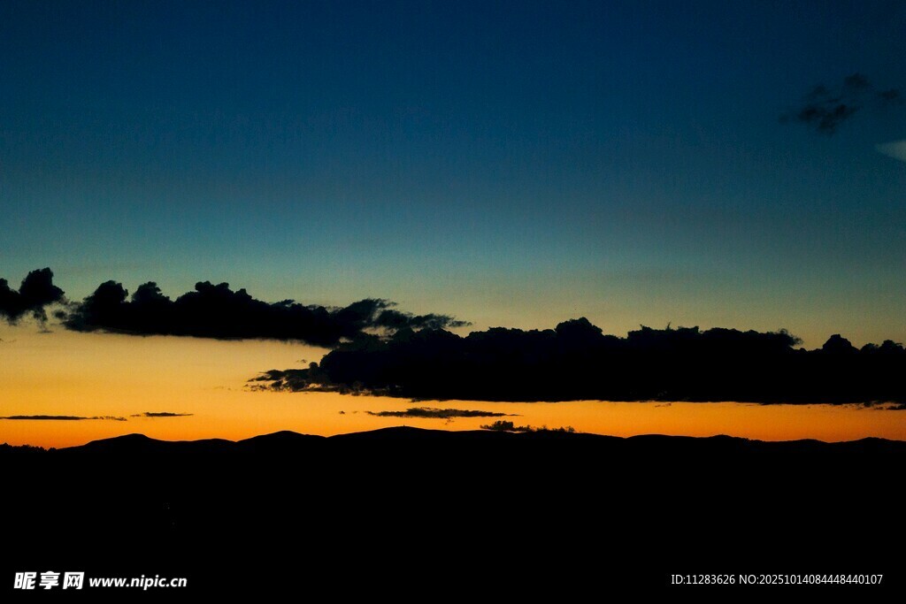黄昏时分的天际美景