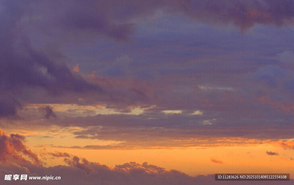 黄昏时分绚丽天空美景