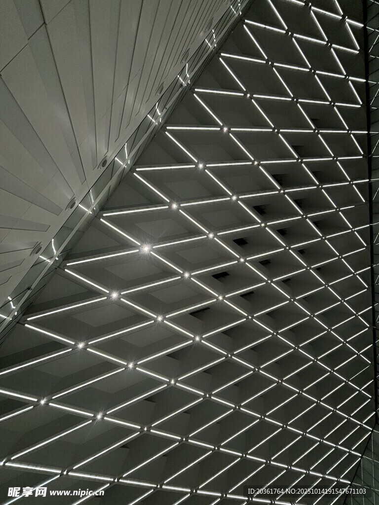 金属菱形网格结构特写