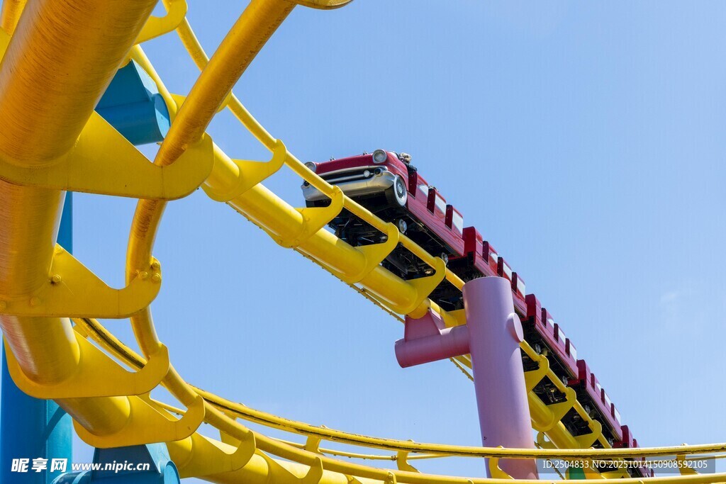 刺激过山车轨道精彩瞬间