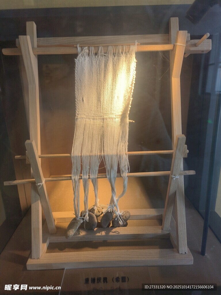 传统木制织布机展示