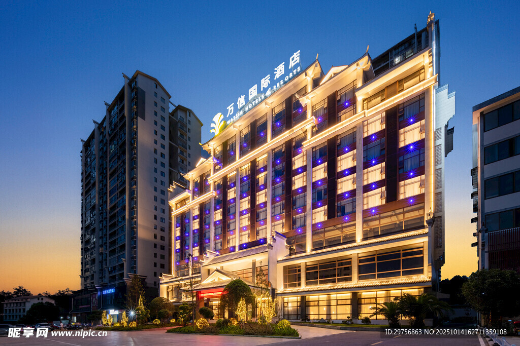 繁华都市中的璀璨酒店