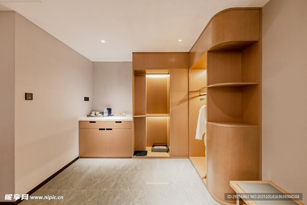 现代简约风木质玄关设计