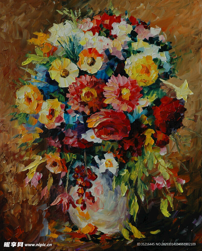 多彩花卉插于花瓶中