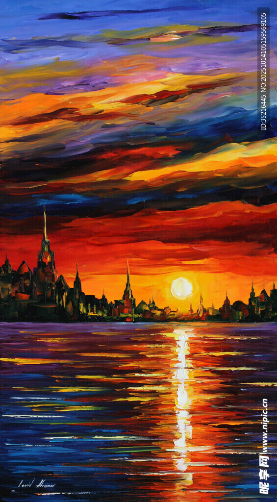 绚丽夕阳下的静谧湖面