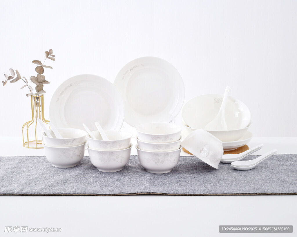 精美餐具组合展示