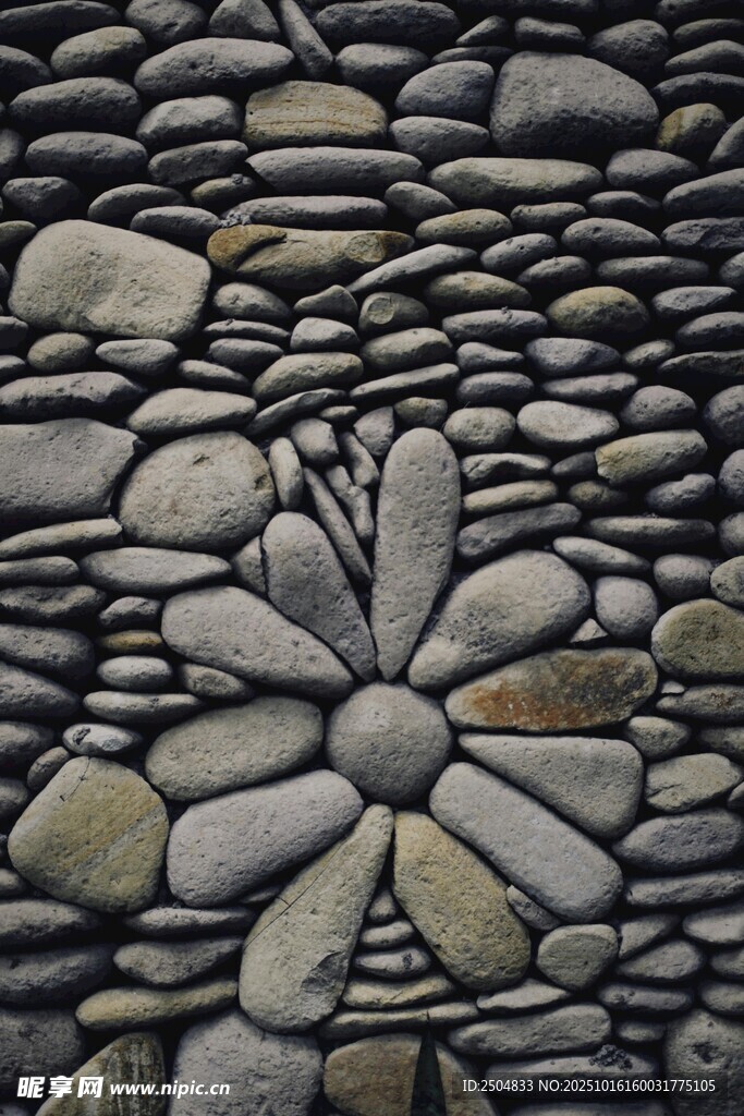 石砌花朵图案的别致路面