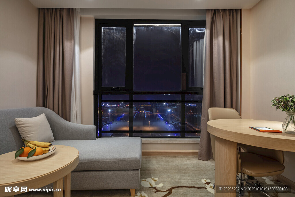 温馨现代风客厅夜景