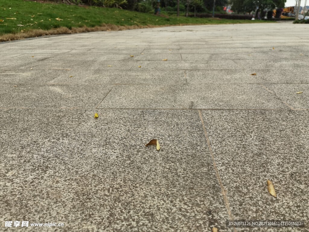 空旷水泥地面场景