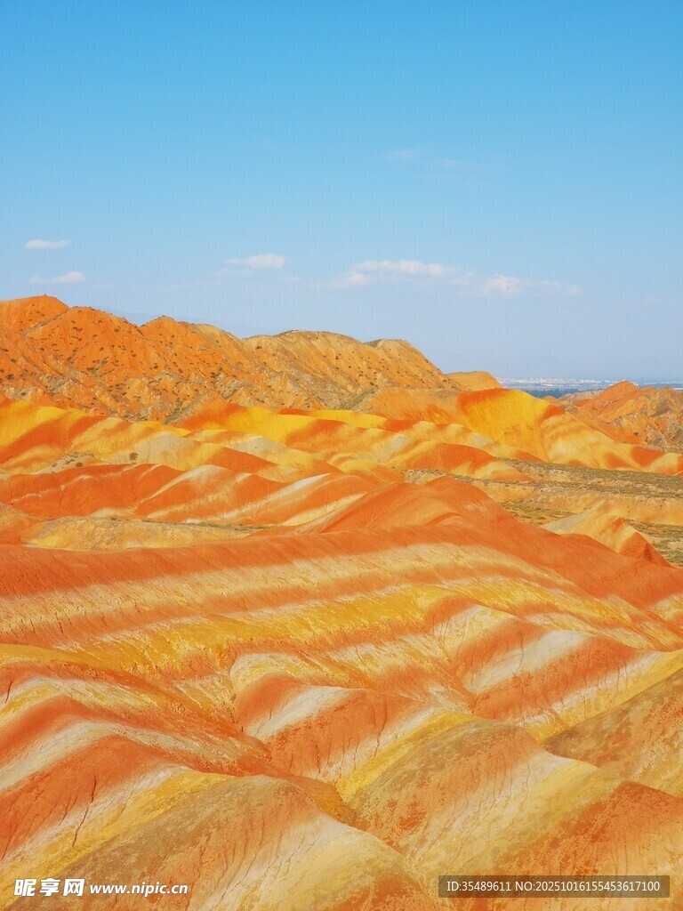 七彩斑斓的壮丽丹霞地貌