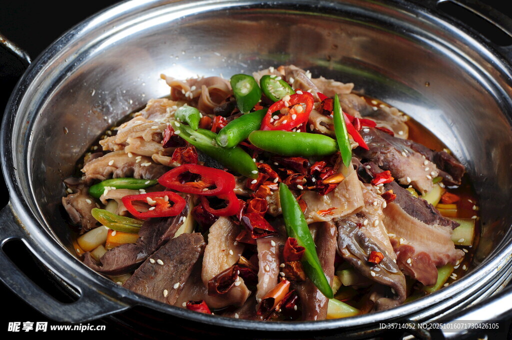 美味香辣干锅食材丰富
