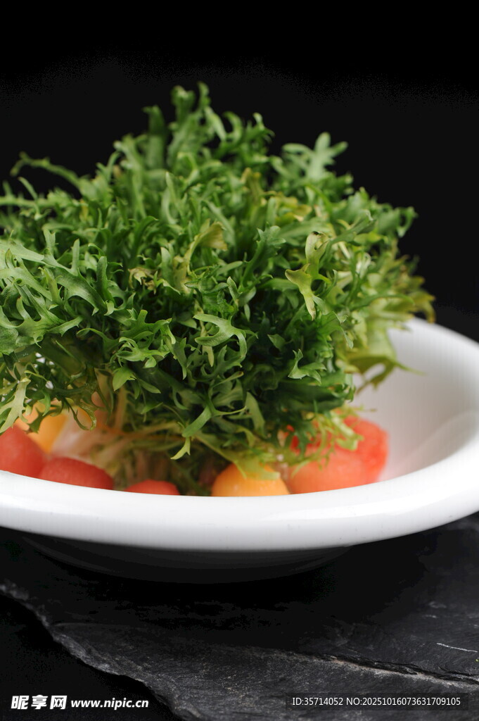 清新蔬菜沙拉摆盘