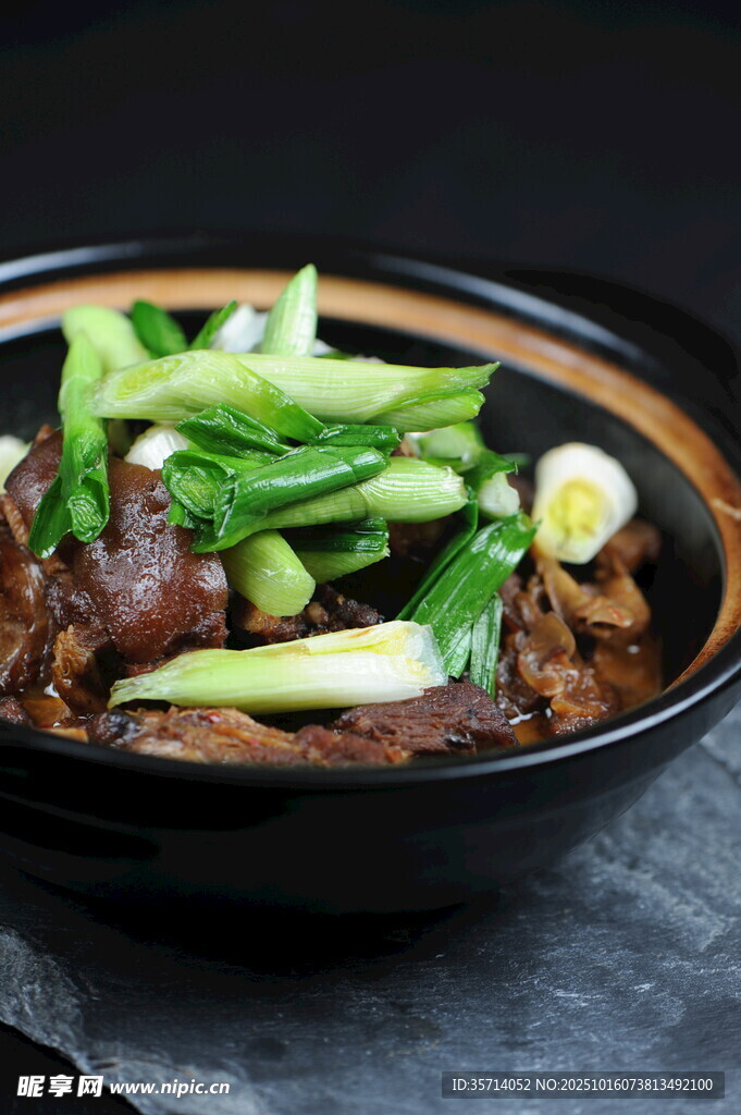 美味牛肉青菜盖浇饭