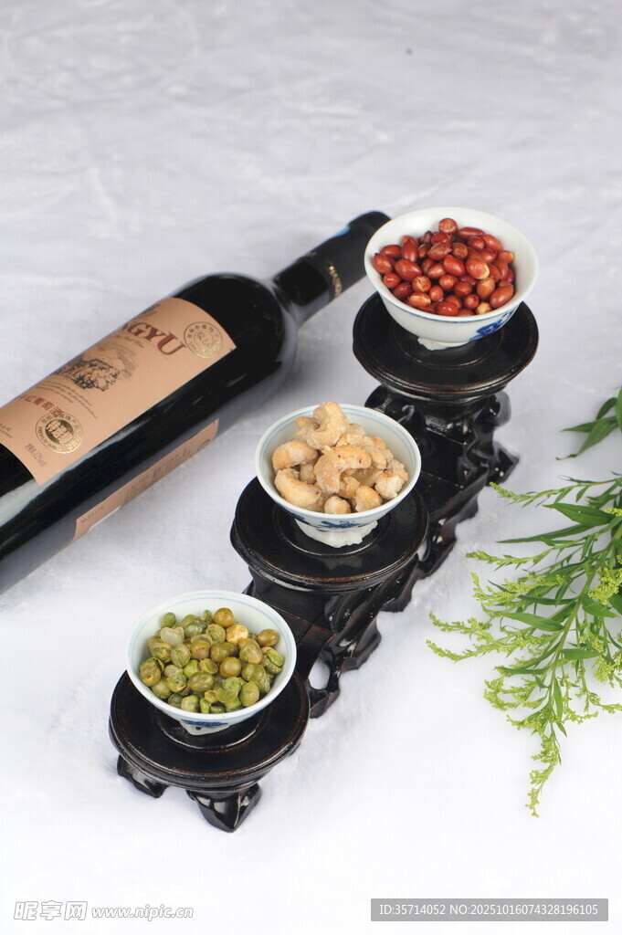 美酒配多样香料佐料