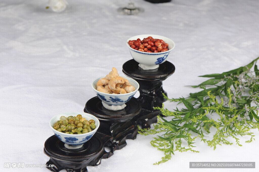 传统中式香料与绿植组合