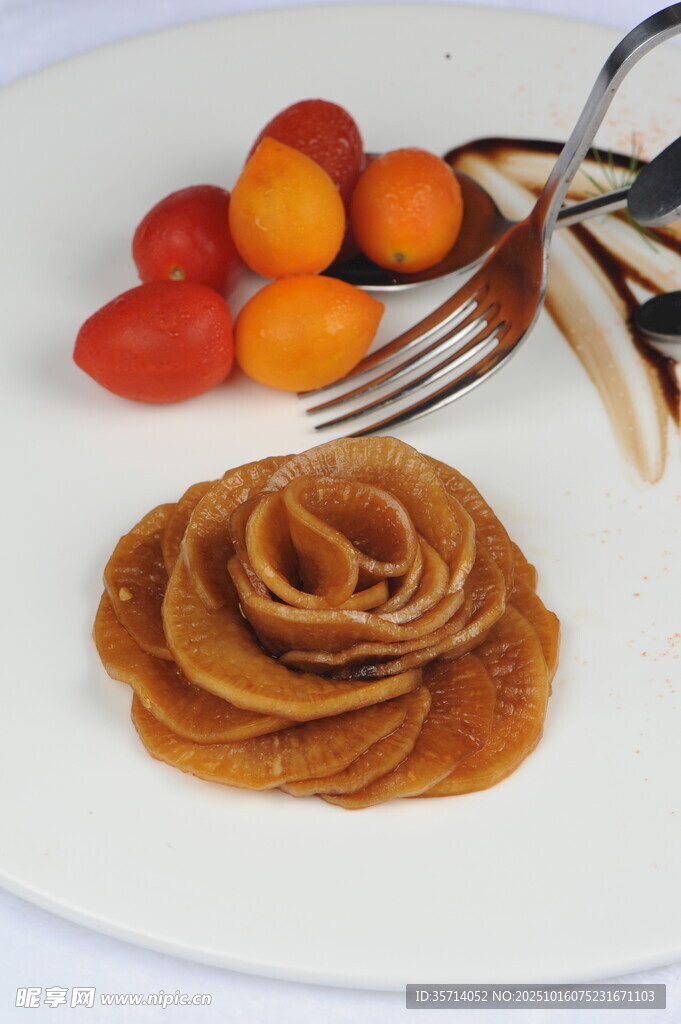 美味煎饼配多彩小番茄