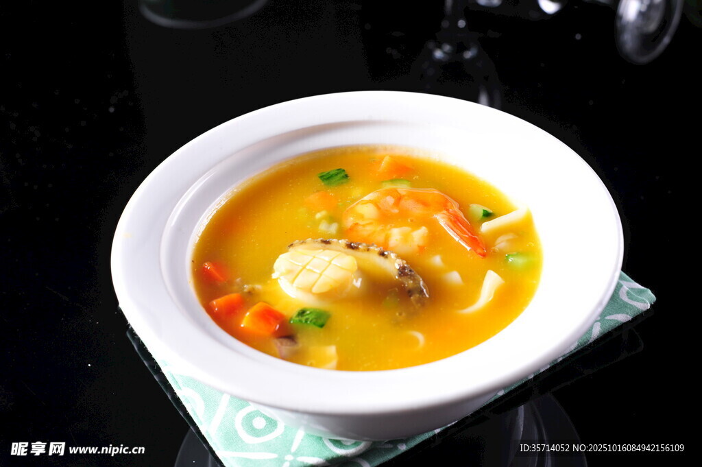 海鲜浓汤味蕾的温暖邂逅