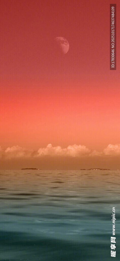 海上日落时分的弯月美景