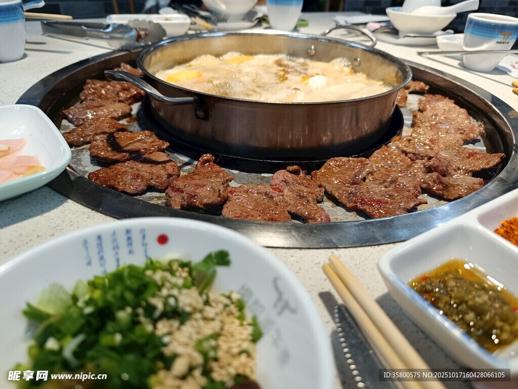 丰盛烤肉火锅美食盛宴