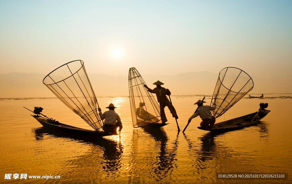 缅甸茵莱湖渔民捕鱼景象