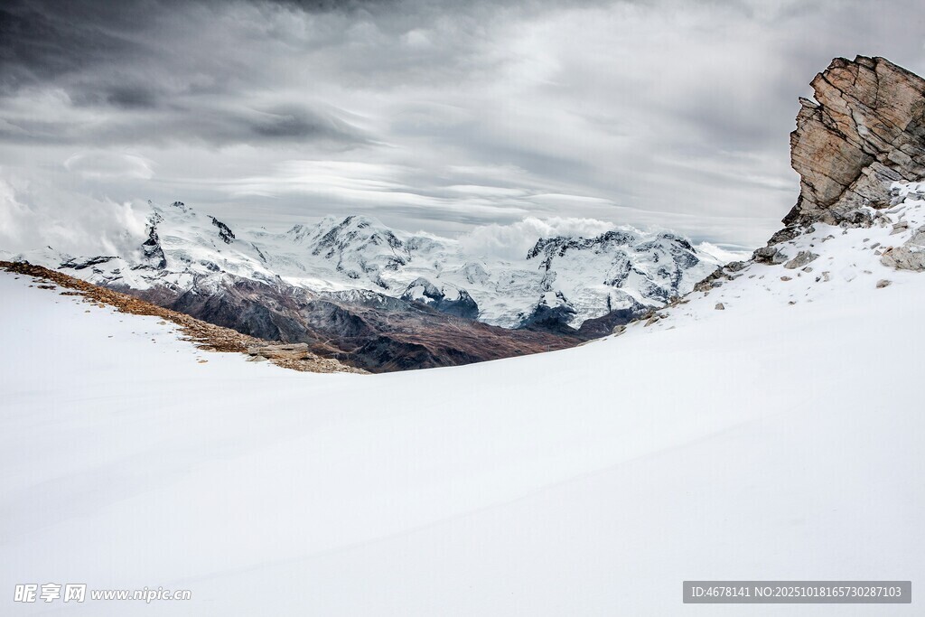 雪山壮丽景观