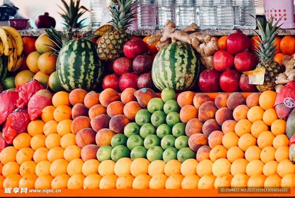 缤纷多彩的新鲜水果陈列