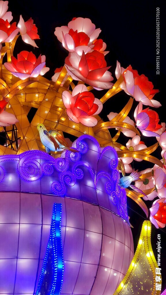 绚丽花灯绽放喜庆花朵