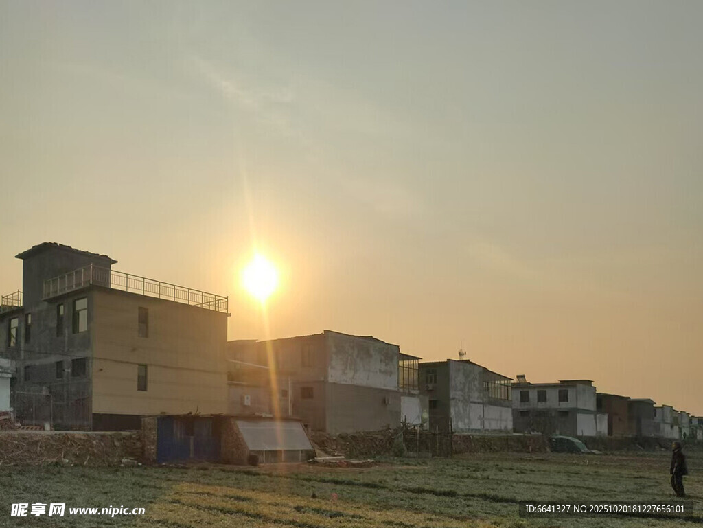夕阳下的住宅区景观