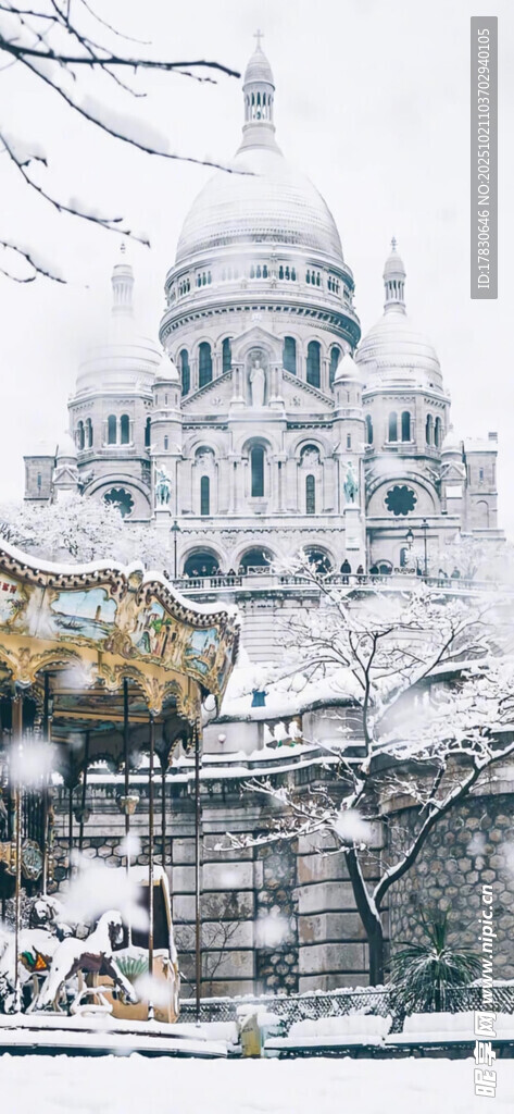 冬日雪景中的宏伟建筑