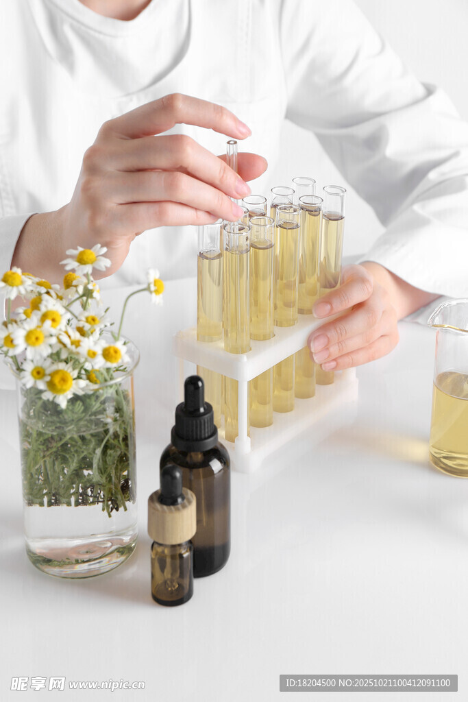 手工制作天然护肤品场景